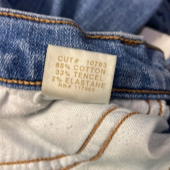 J Brand Bell Bottoms Woman’s jeans. The style is Icicle - Picture 10 of 13